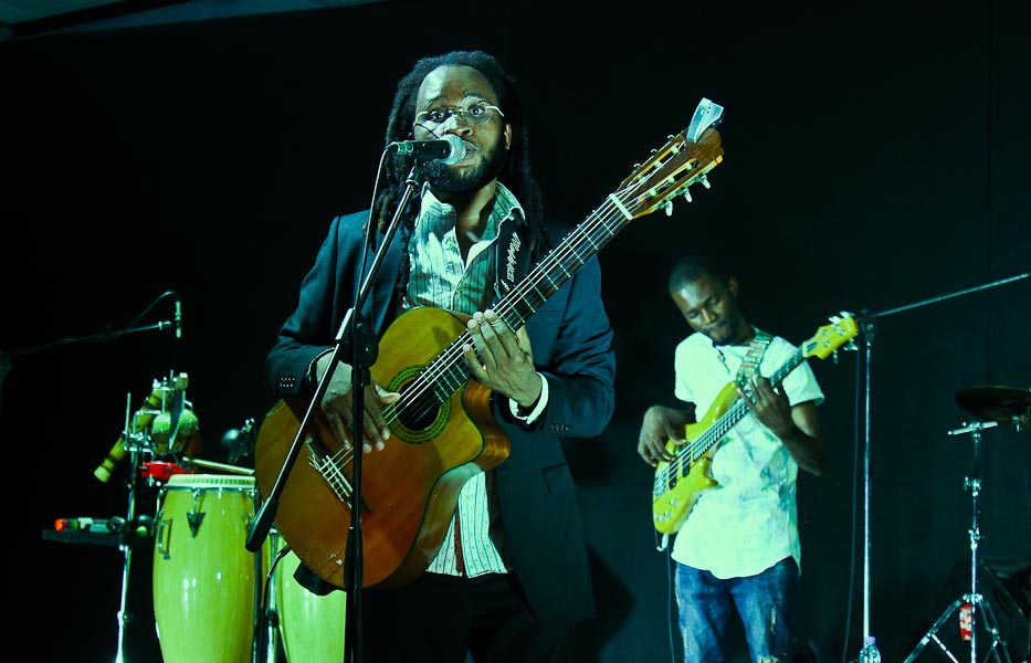 Vladmiro Gonga apresenta concerto intimista no Miami Beach