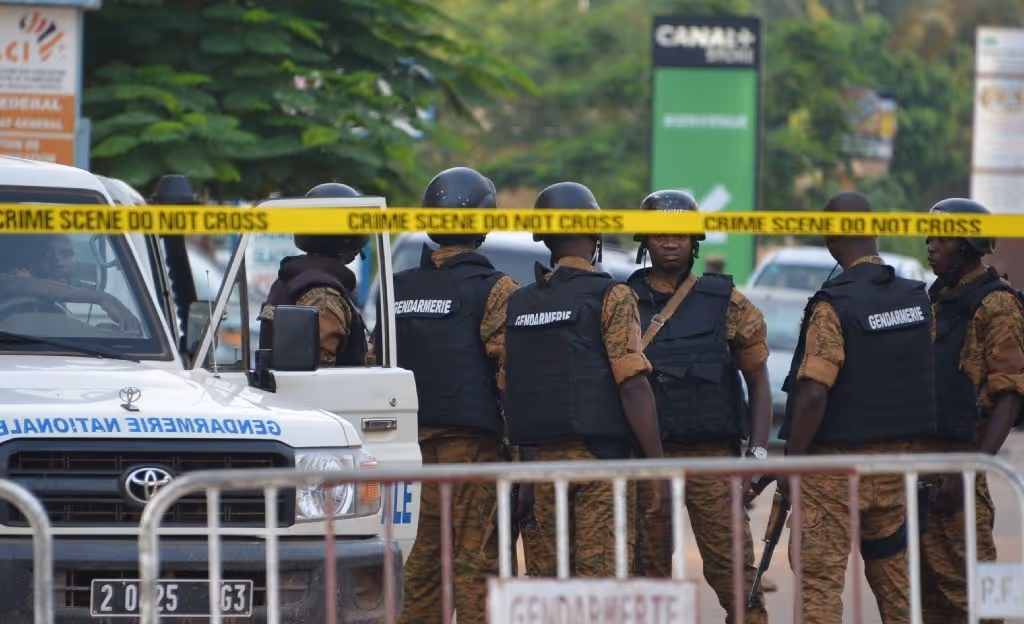 Ataque a restaurante faz pelo menos 18 mortos em Burkina Faso