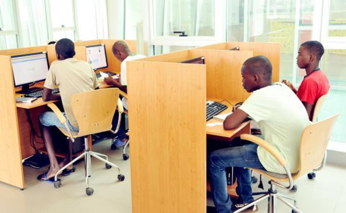 Saurimo ganha mediateca móvel