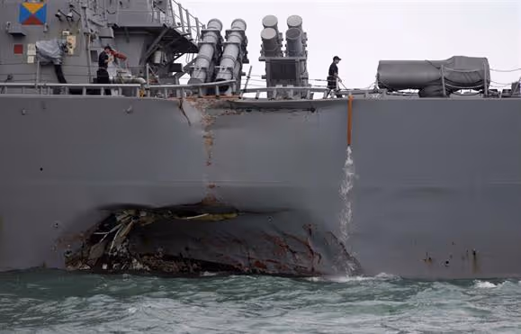Singapura. colisão no mar faz pelo menos 5 feridos e 10 desaparecidos