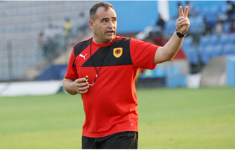 "Recebia críticas sem sentido, foi por isso que chorei" 