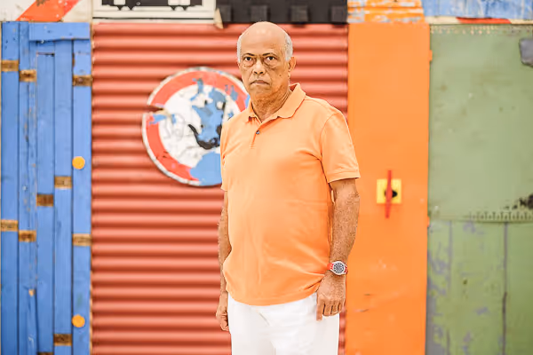 António Olé leva arte angolana à feira em Joanesburgo