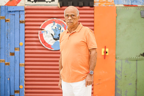 António Olé leva arte angolana à feira em Joanesburgo