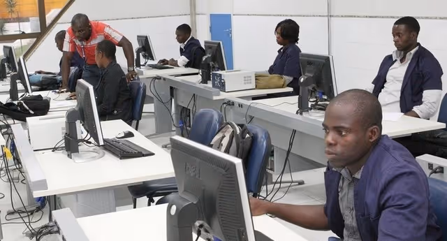 Angola: Sector industrial lidera formação técnico profissional no país