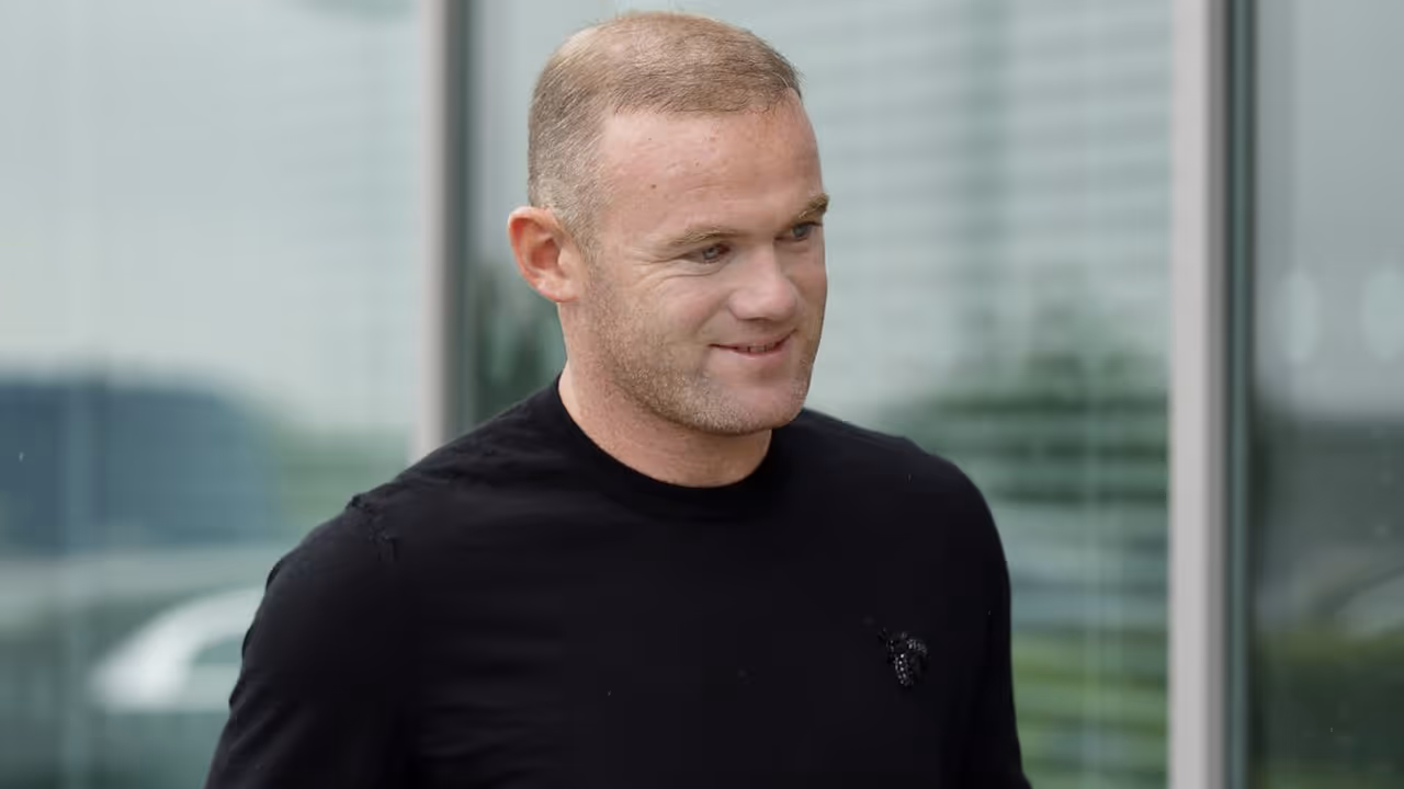 Inglaterra: Rooney é condenado a dois anos sem permissão para dirigir e 100 horas de prestação de serviços