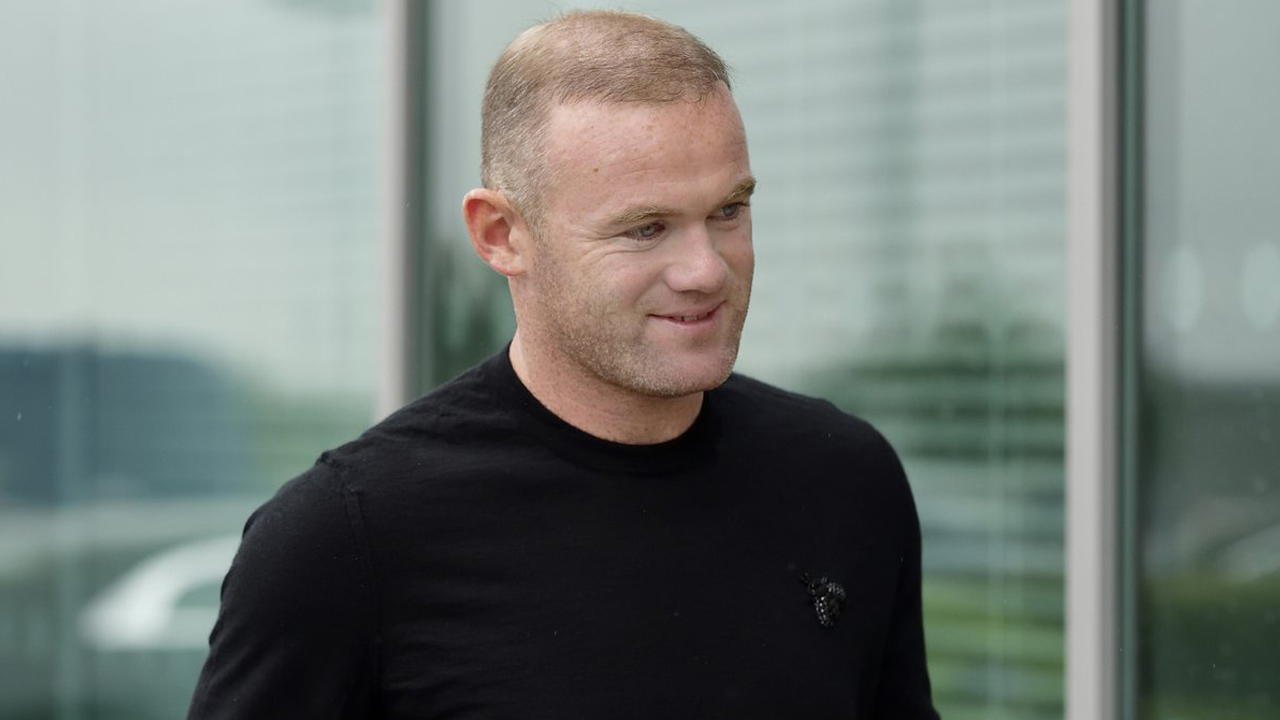 Inglaterra: Rooney é condenado a dois anos sem permissão para dirigir e 100 horas de prestação de serviços