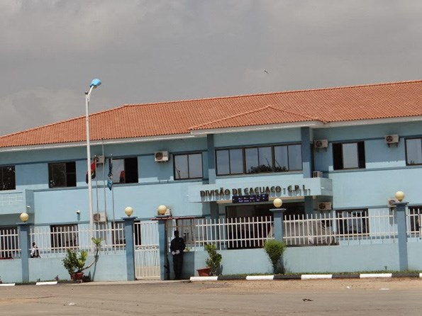 Jovens surpreendidos durante assalto queimados vivos por populares em Cacuaco