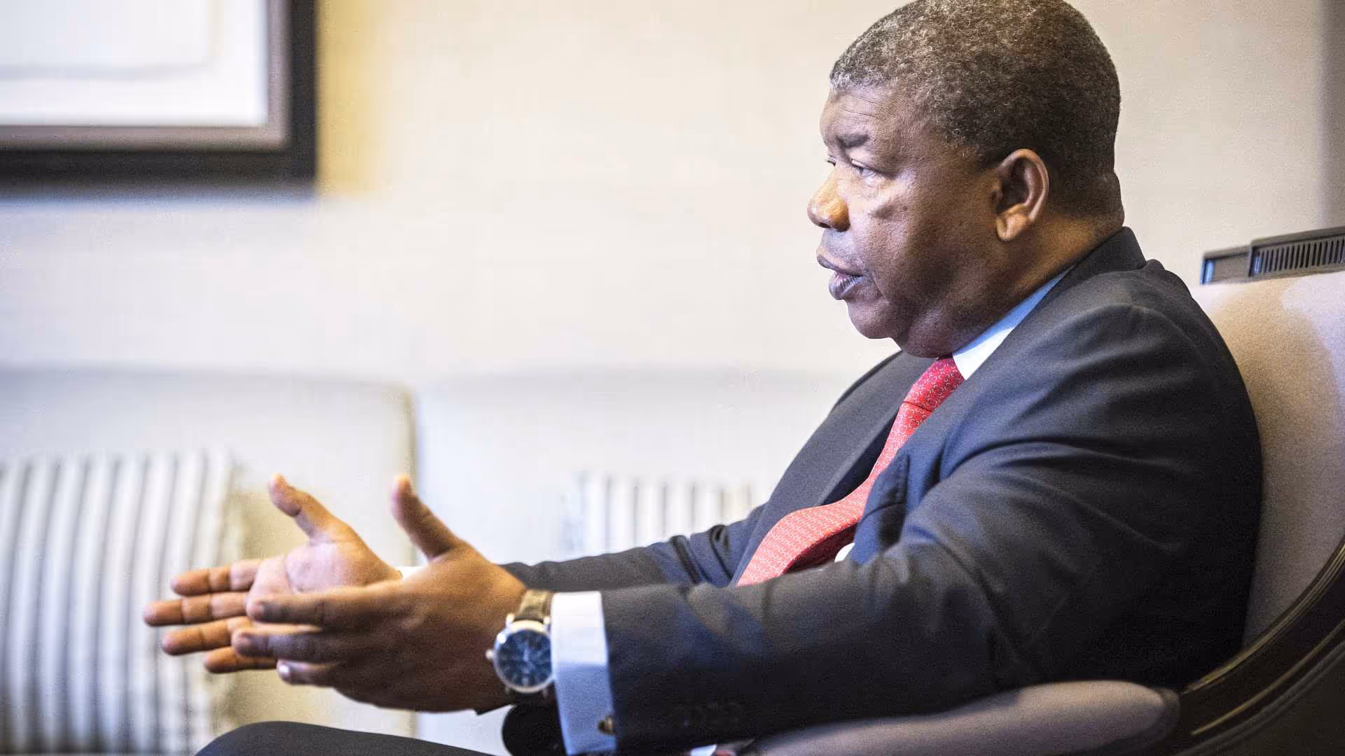 João Lourenço promete ser o reformador da economia nacional