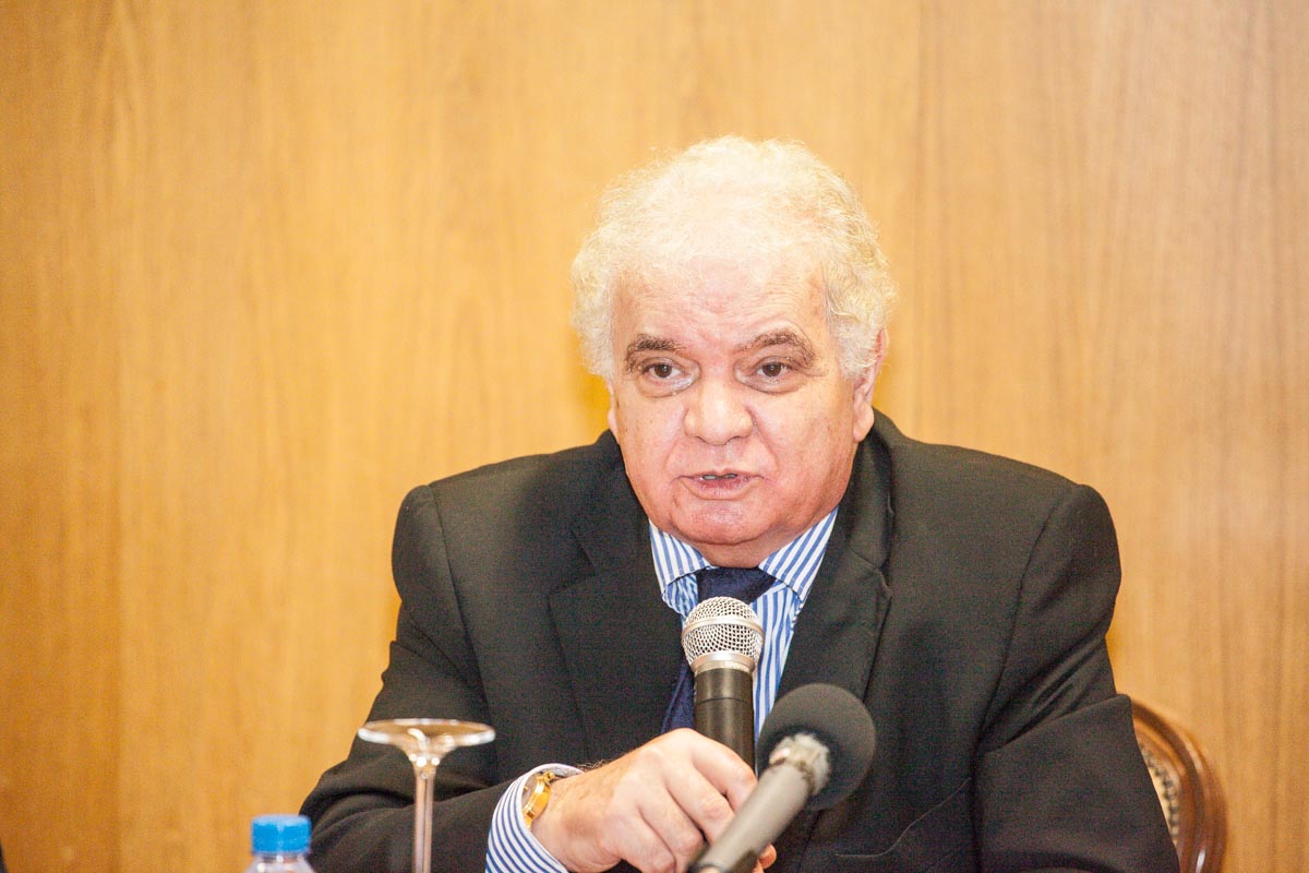 “Em cada ano, nós, angolanos, estamos cada vez mais pobres”, afirma economista Manuel José Alves da Rocha