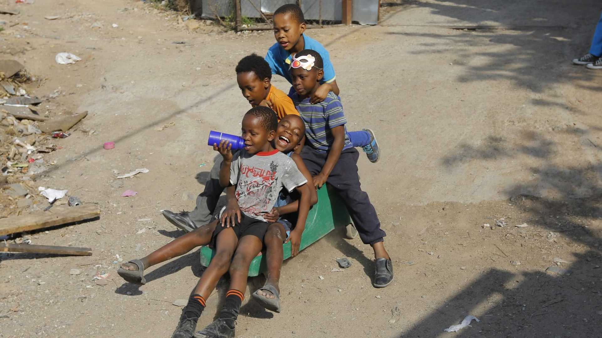 Angola e Moçambique têm a população mais jovem entre os lusófonos, indica um relatório da ONU 