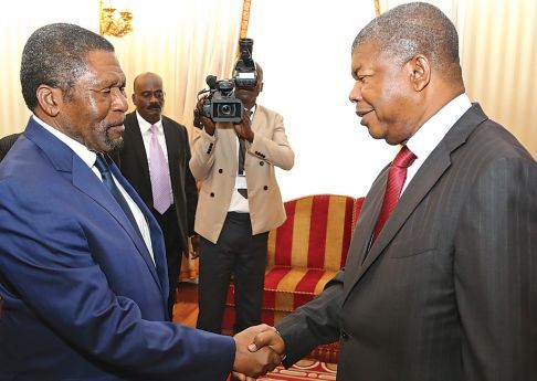 Isaías Samakuva e João Lourenço, numa primeira conversa sobre o combate à intolerância política no país