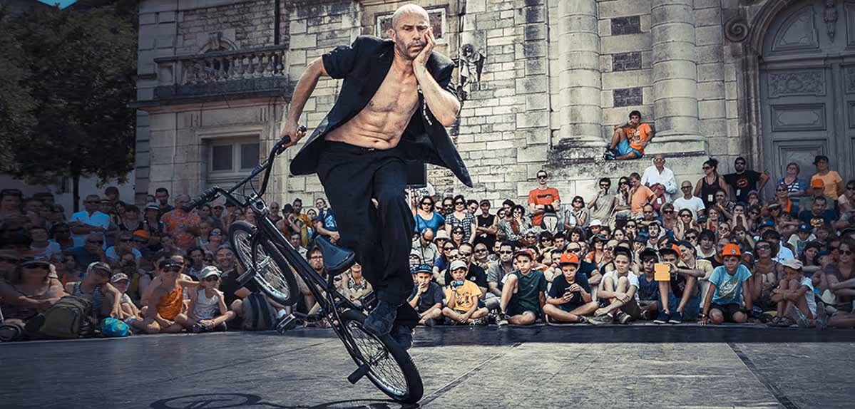 Aliança Francesa de Luanda promove espectáculo acrobático de BMX
