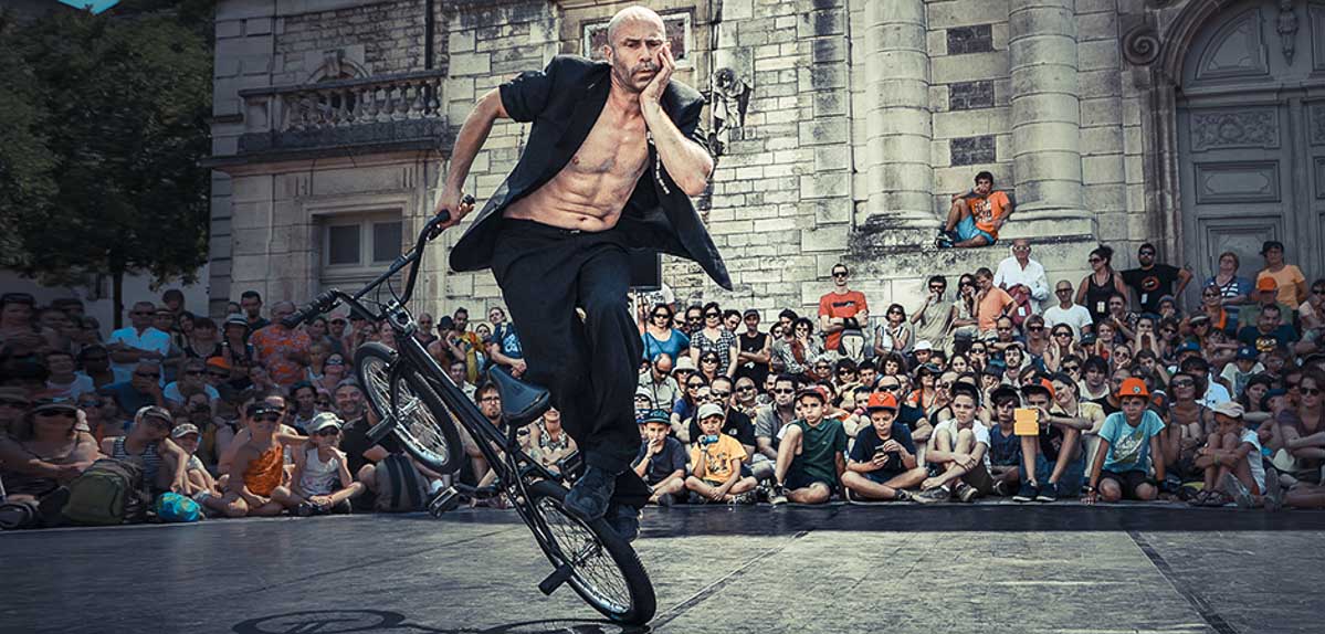 Aliança Francesa de Luanda promove espectáculo acrobático de BMX
