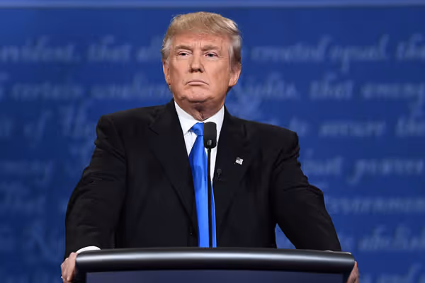 Donald Trump avisa que Estado Islâmico vai "pagar caro"