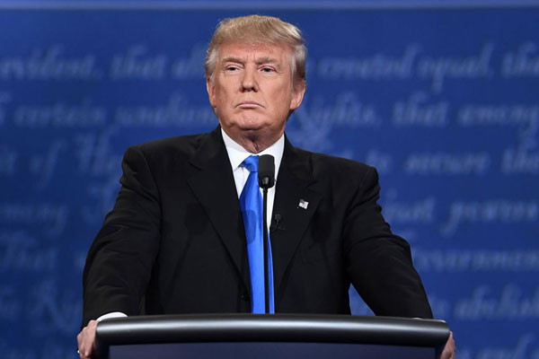 Donald Trump avisa que Estado Islâmico vai "pagar caro"