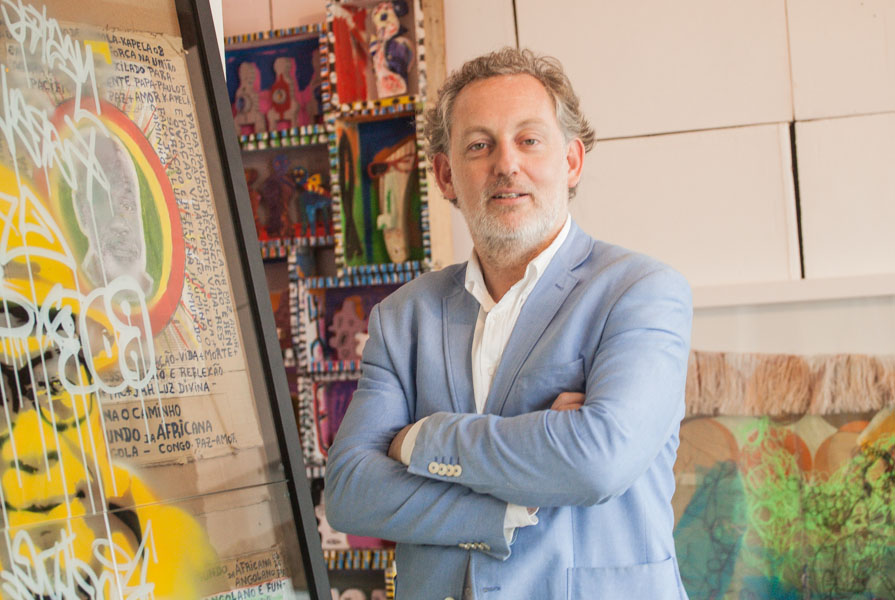 “Nós temos que munir os nossos artistas angolanos de mais pesquisa”, afirma produtor de arte Dominick Tanner