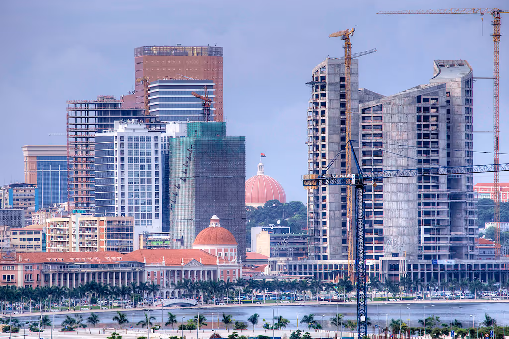 Angola sai da recessão mas pode cair na armadilha da dívida alta