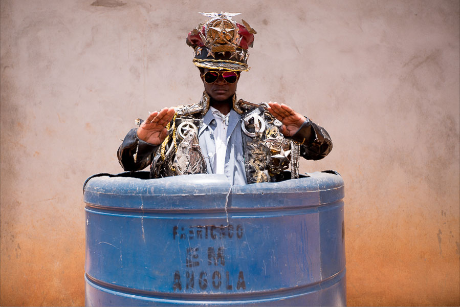 Jone Ferreira leva “A Lenda da Transformação” no Espaço Luanda Arte