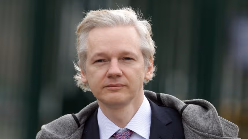 Governo equatoriano concede cidadania a Assange