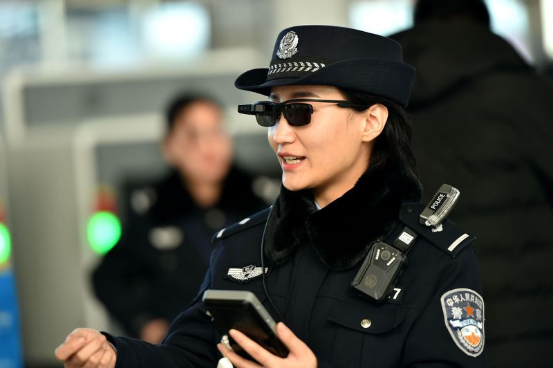 China. Polícia usa óculos que detectam suspeitos