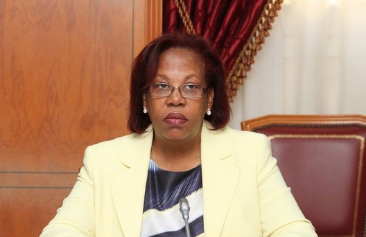 Ministra da Educação entende que os baixos salários estão na base do abandono de professores nas escolas