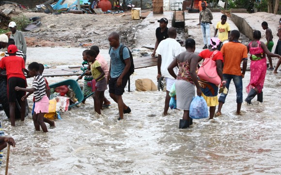 Chuva causa morte de três crianças e avultados prejuízos em Luanda