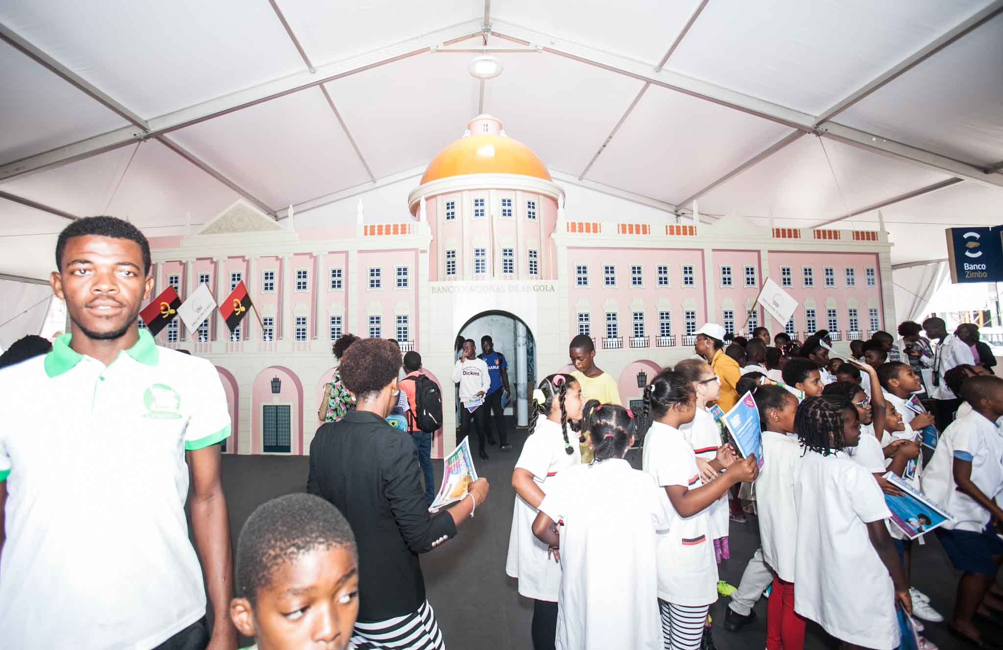 Estudantes aprendem sobre educação financeira na Semana Global do Dinheiro