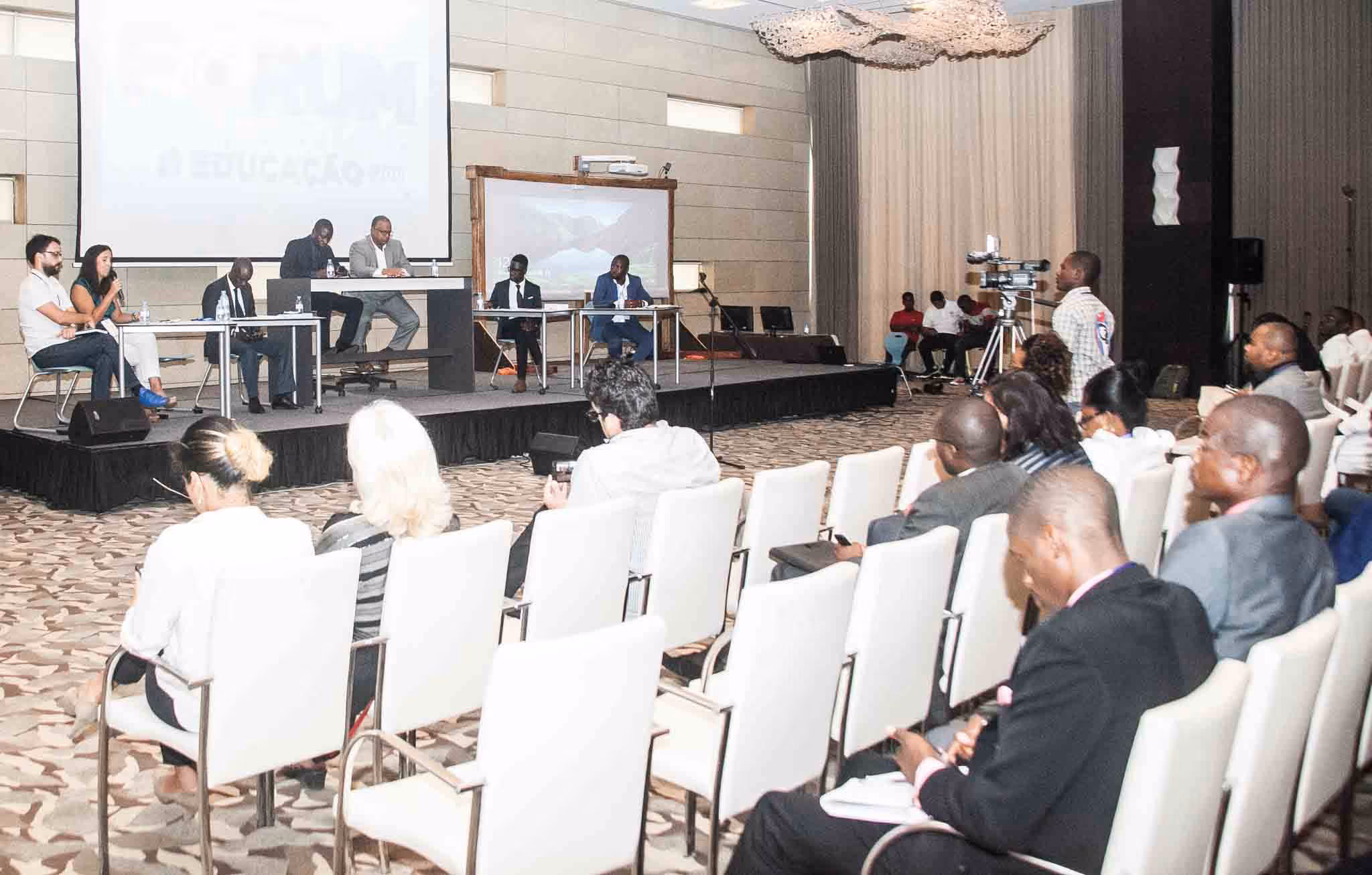Responsáveis de instituições de ensino debatem sobre o impacto das tecnologias na educação