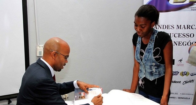 Fernandes Manuel apresenta a obra “Crime e Psicologia no Sistema Penitenciário” 