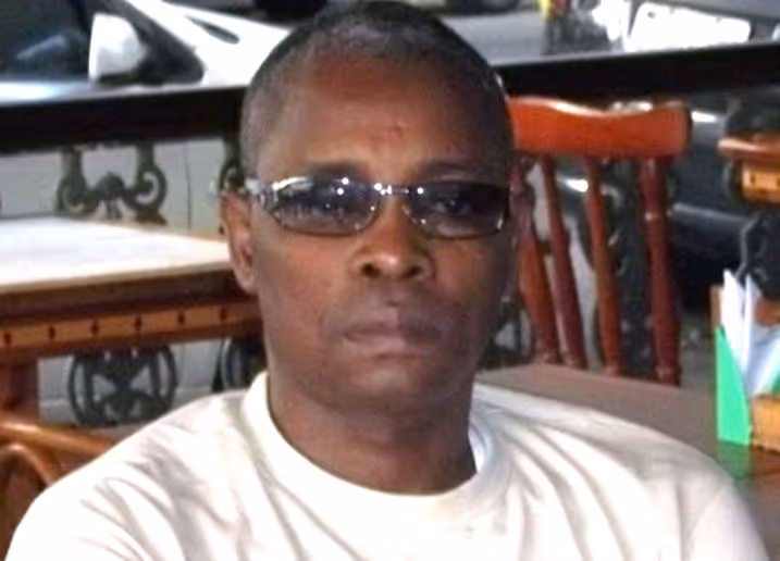 Jornalista Salas Neto é homenageado em Luanda