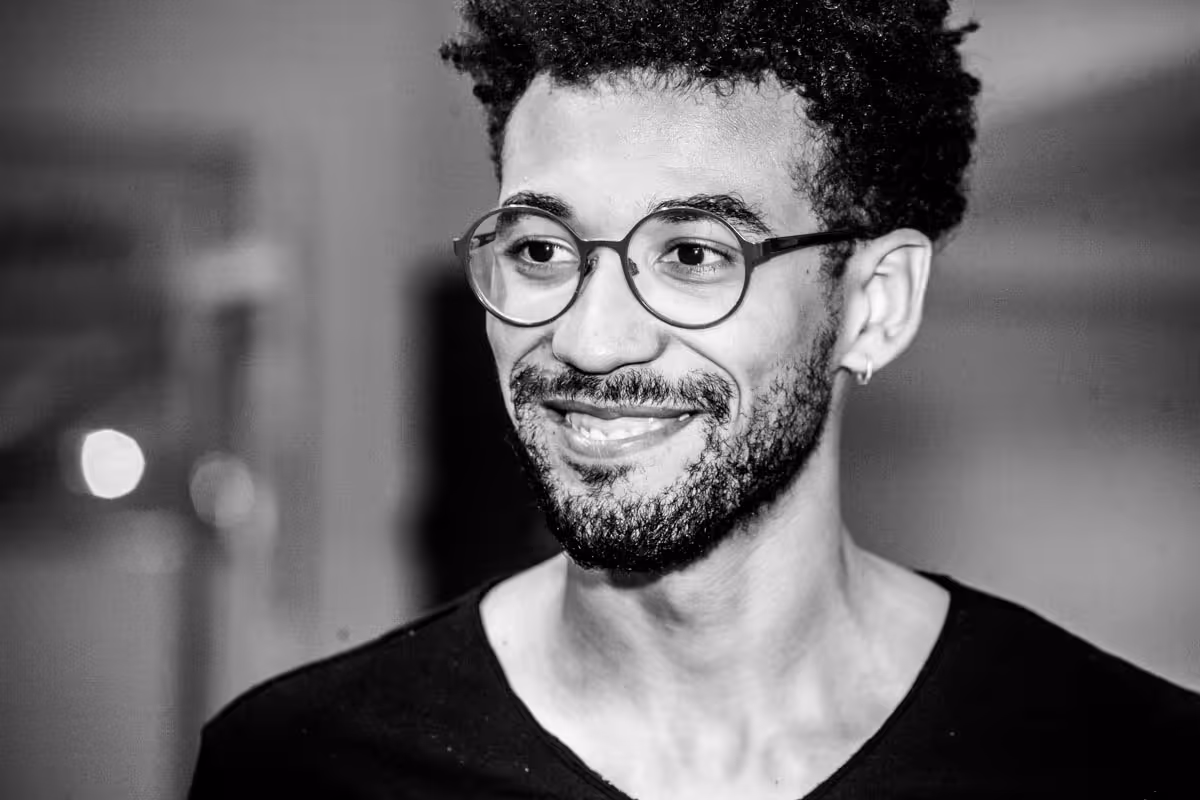 “Eu nasci para cantar, mas descobri que a fotografia tem muita importância na minha vida”, revela Toty Sa´med