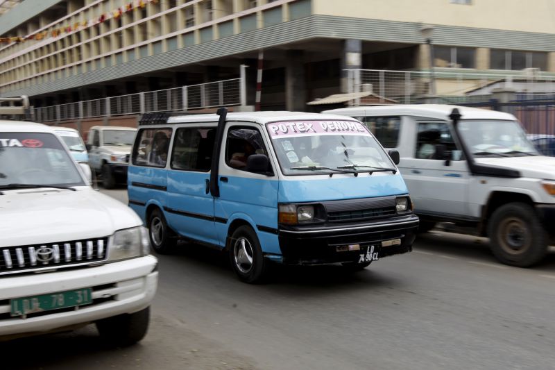 Automobilistas são presenteados no mês de África