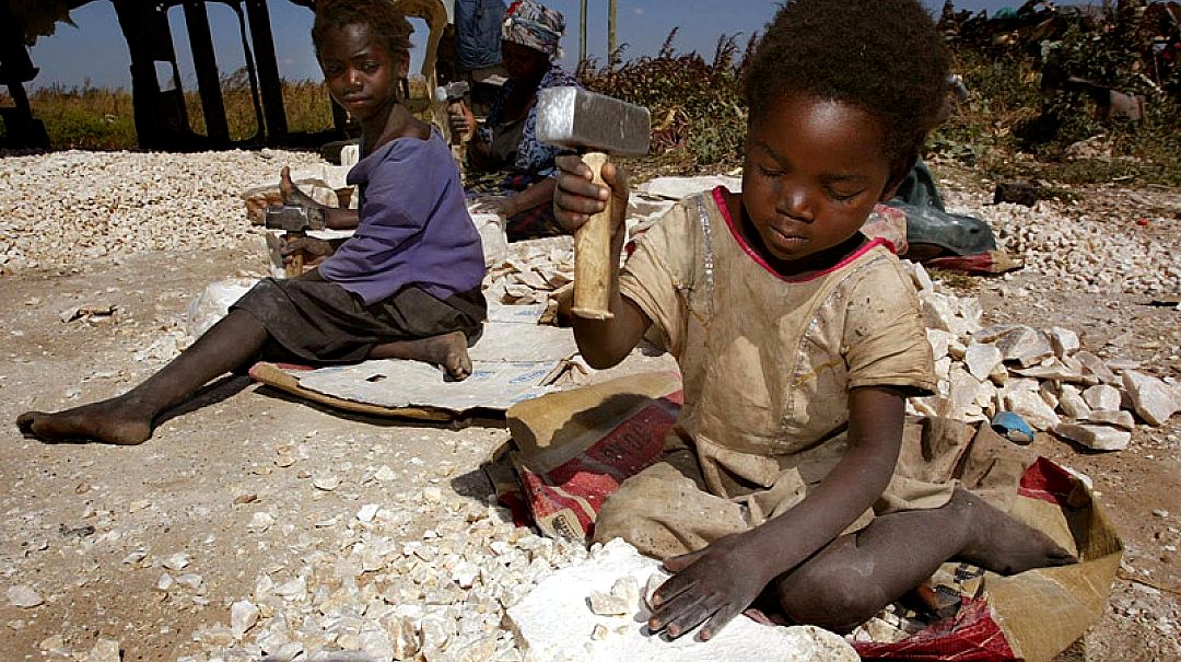 Dentre os 152 milhões de crianças vítimas de trabalho no mundo, mais de 72 milhões são africanas