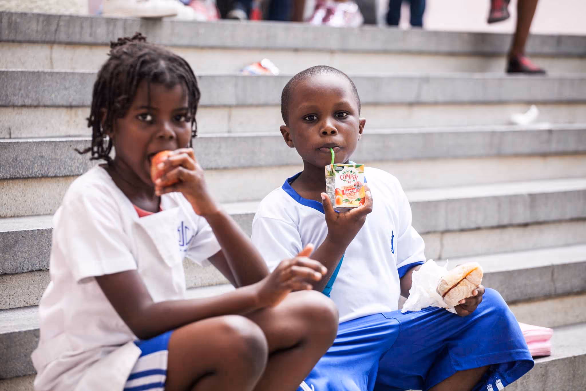 Alunos voltam a beneficiar de merenda escolar em Luanda  
