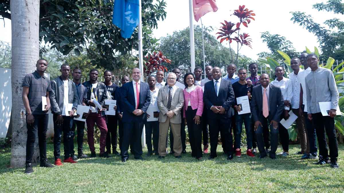 Estudantes angolanos ganham bolsas de estudo para França