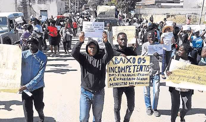 Huíla: Professores desactivados ameaçam nova manifestação