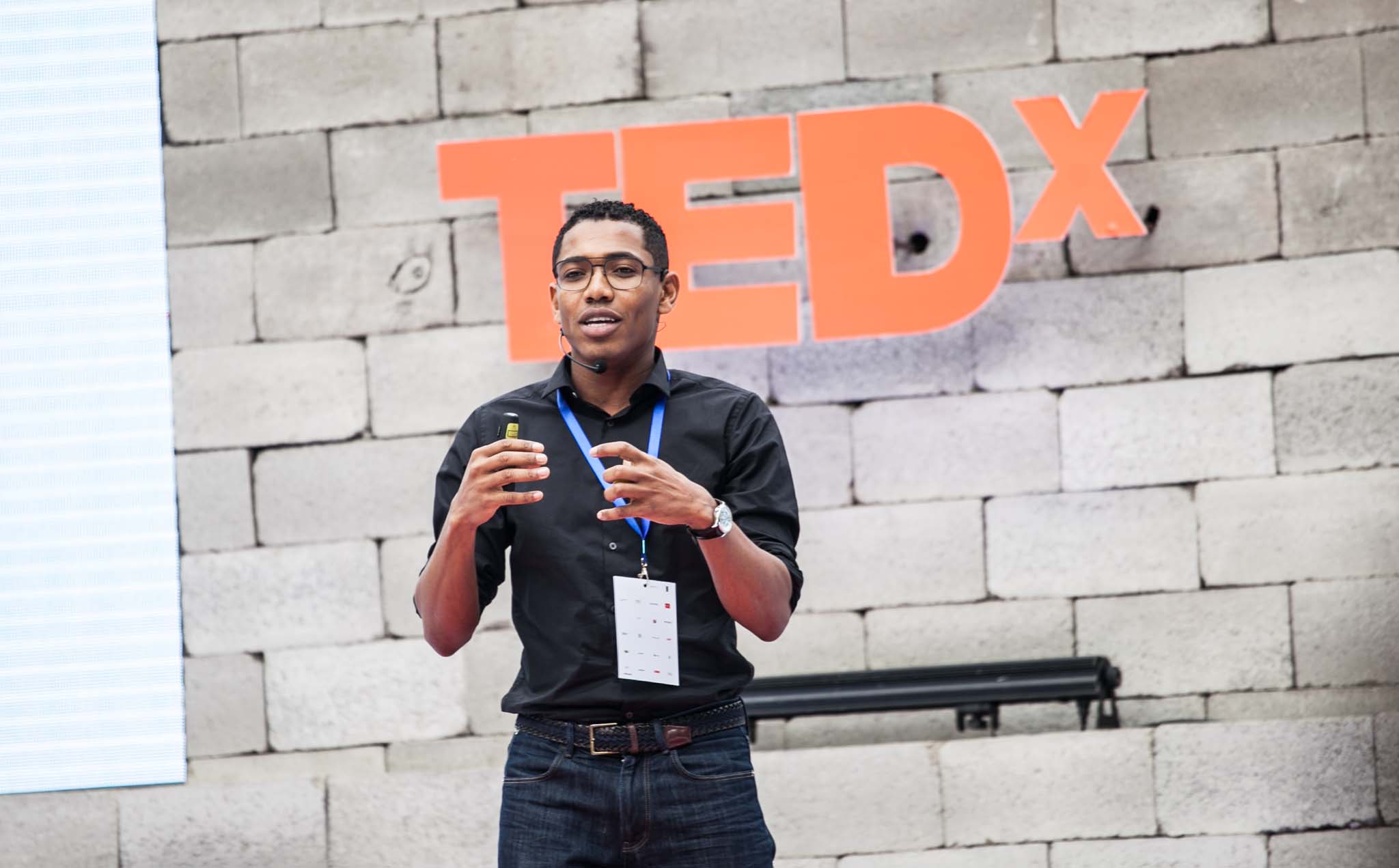 “Nós temos que ser canivetes suíços”, afirma físico Akiules Neto