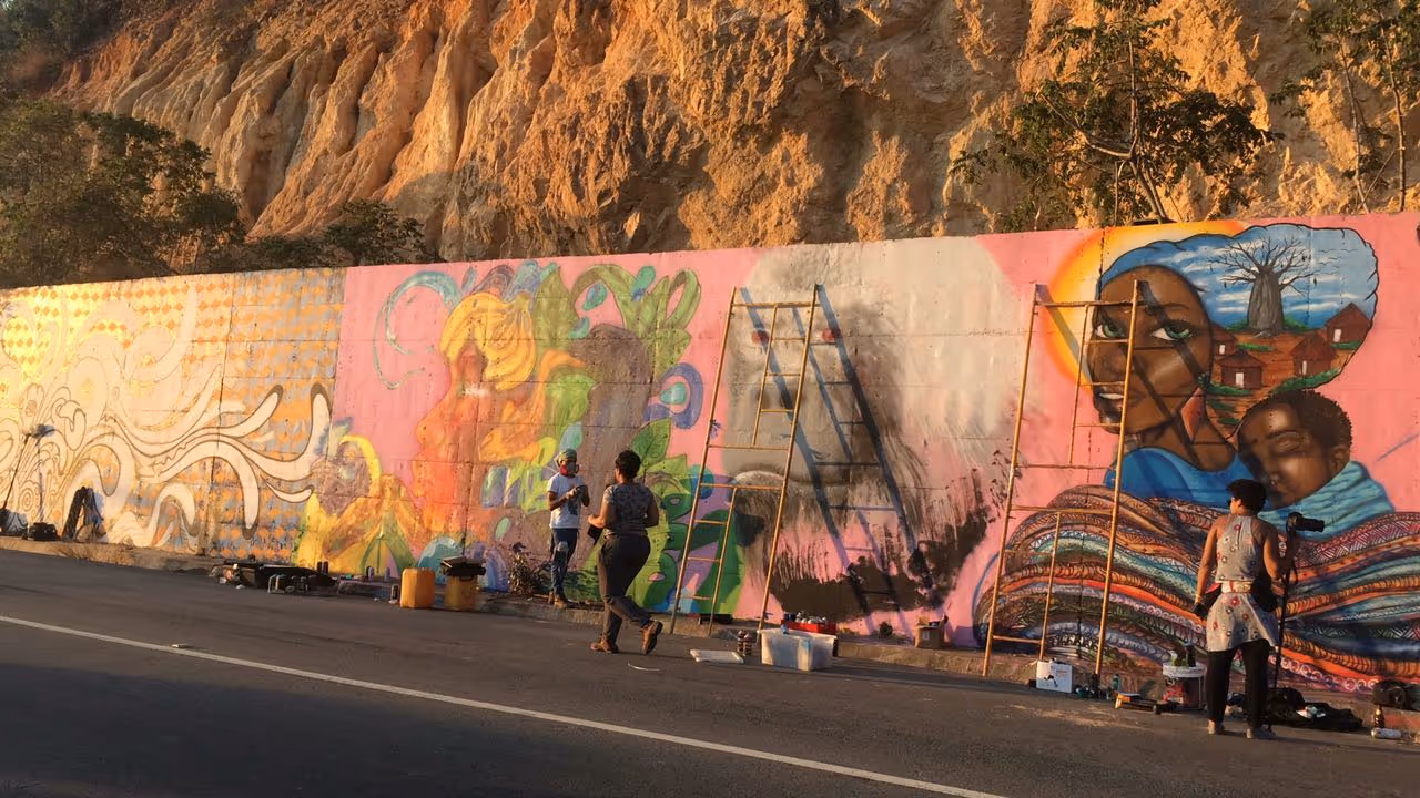 Intercâmbio entre grafiteiros brasileiros e angolanos discute ancestralidade e combate ao racismo