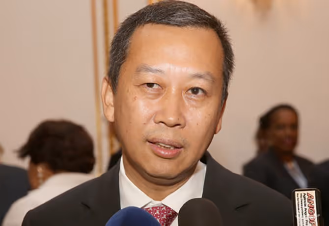 Diplomata chinês admite associação criminosa em Angola
