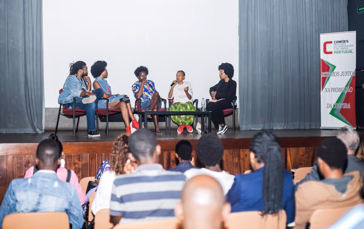 Estado da performance em Angola debatido em mesa redonda no Camões