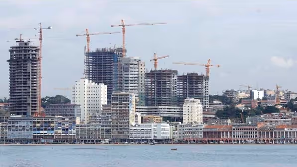Angola entrega 20 mil barris de crude ao Brasil para manter financiamento