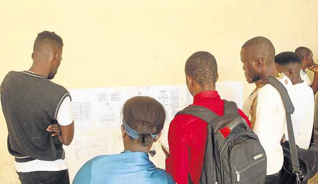 Huambo: Candidatos excluídos no Concurso Público contestam processo de ingresso ao sector da Educação