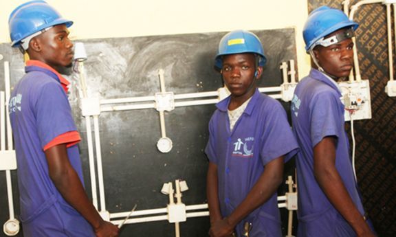 Jovens no Uíge criam pequenas empresas e garantem o auto-emprego