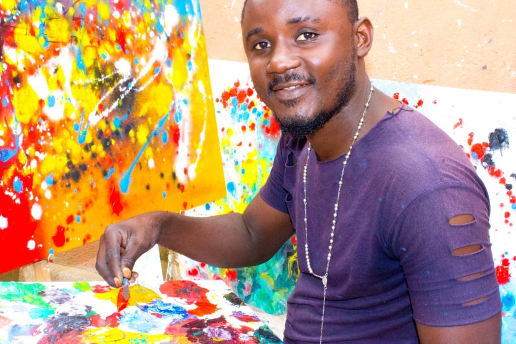 Bozene Lebwele apresenta “Um Passo Para o Futuro” em exposição individual