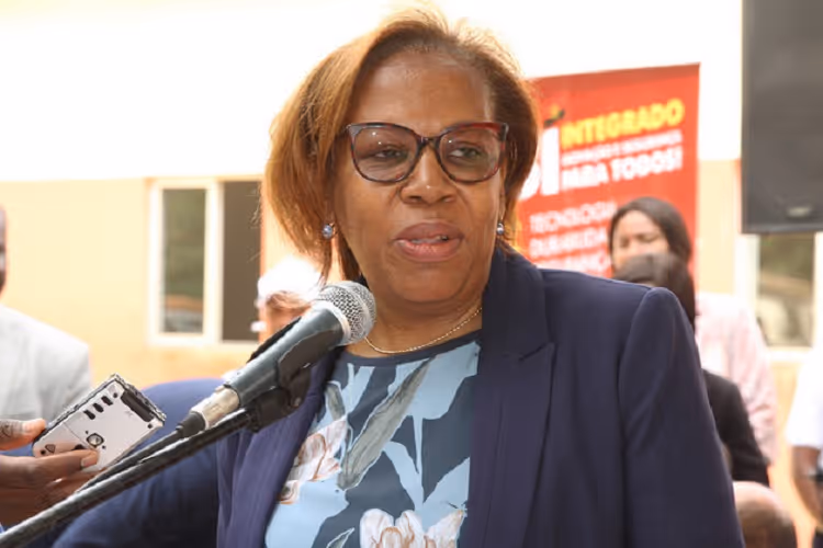 “A monodocência em Angola é um erro”, considera Ministra da Educação 