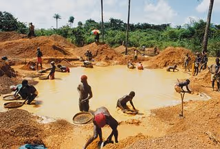  Polícia deteve vinte cidadãos angolanos por exploração ilegal de diamantes no Cuando Cubango