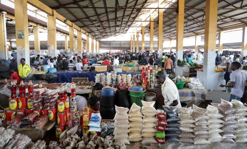 Vendedores recusam-se a ocupar lugares nos mercados de Luanda