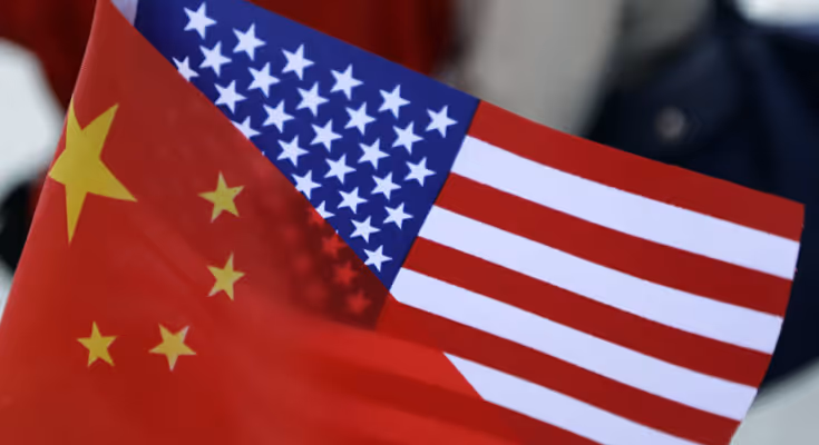 “Aproxima-se uma nova guerra fria entre a China e os EUA”, afirma economista 