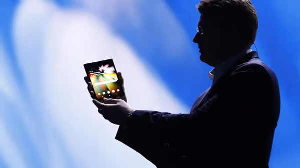 Samsung apresenta smartphone dobrável