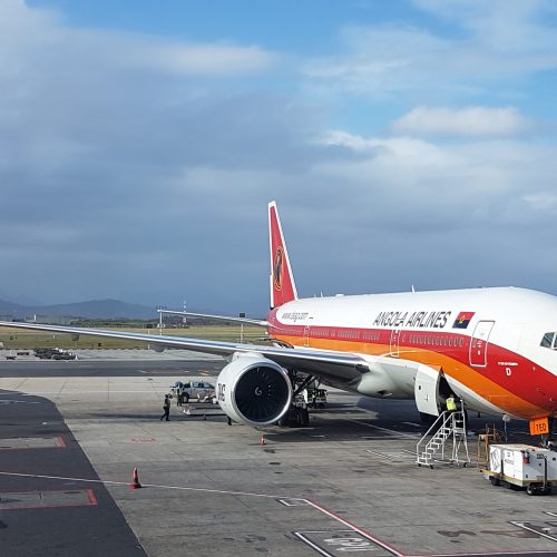 Incidente em avião da TAAG causou 4 feridos e obrigou a aterragem de emergência em Luanda